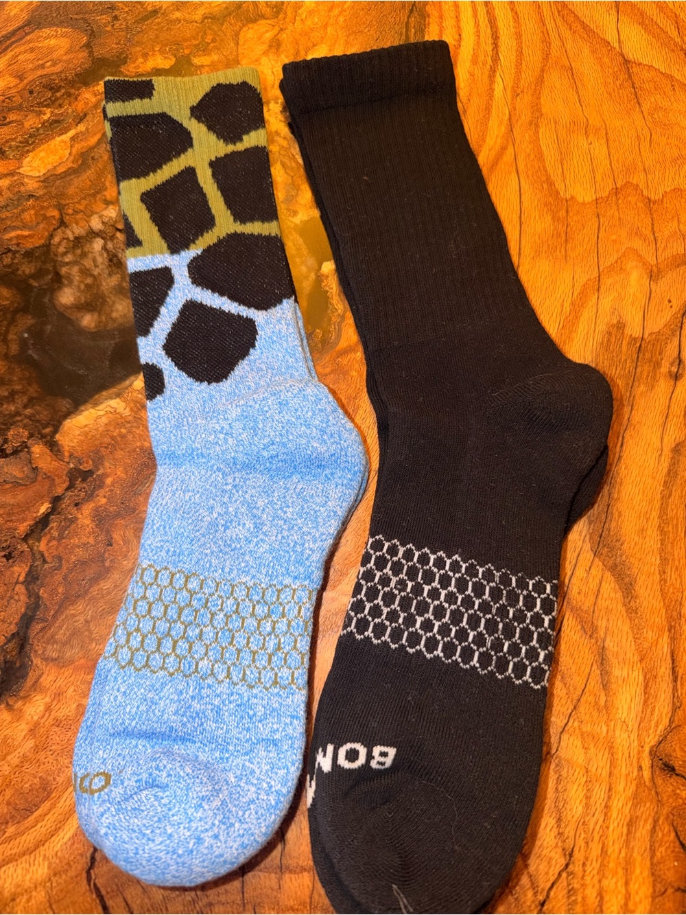 Bombas Crew Socks Size Large 2 Pair Lot Blue & Black NWOT